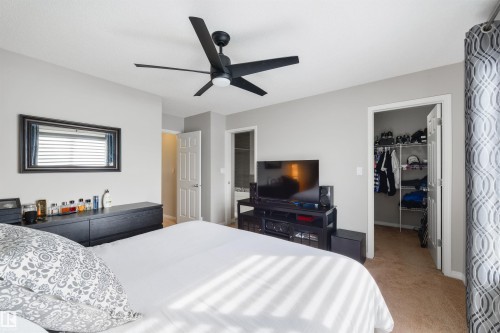 8333 Ellis Crescent, Edmonton, AB - Indoor Photo Showing Bedroom