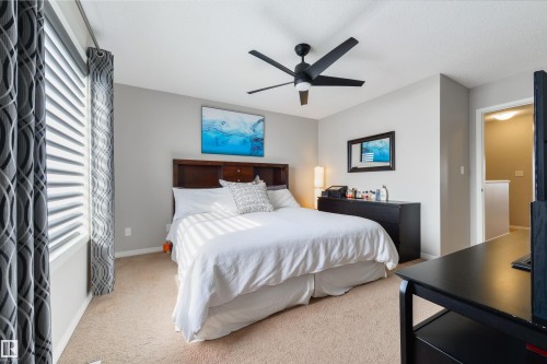 8333 Ellis Crescent, Edmonton, AB - Indoor Photo Showing Bathroom