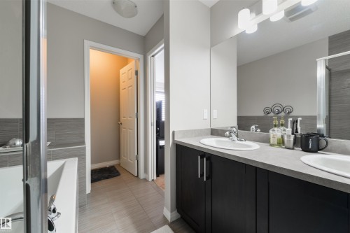 8333 Ellis Crescent, Edmonton, AB - Indoor Photo Showing Bathroom