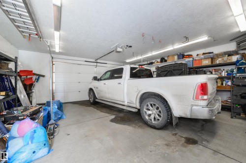 8333 Ellis Crescent, Edmonton, AB - Indoor Photo Showing Garage