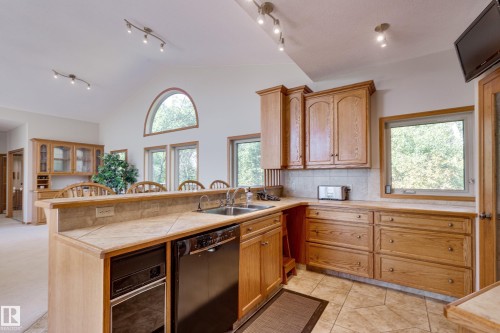 602 Pheasant Close, Rural Camrose County, AB - Indoor Photo Showing Kitchen With Double Sink