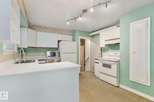 13915 102 Avenue, Edmonton, AB - Indoor Photo Showing Kitchen With Double Sink
