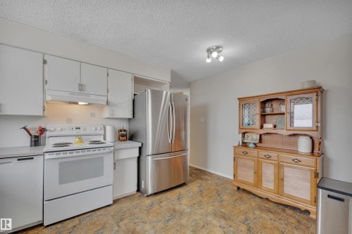 31 Camelot Crescent, Leduc, AB - Indoor Photo Showing Kitchen
