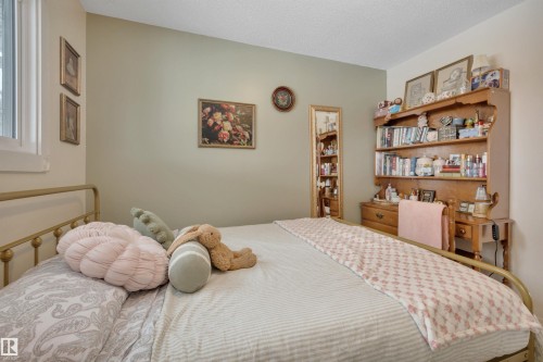 31 Camelot Crescent, Leduc, AB - Indoor Photo Showing Bedroom