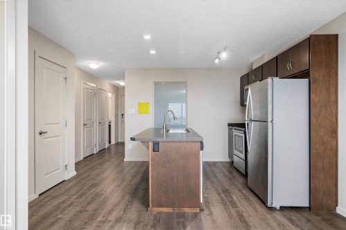 414 5404 7 Ave, Edmonton, AB - Indoor Photo Showing Kitchen