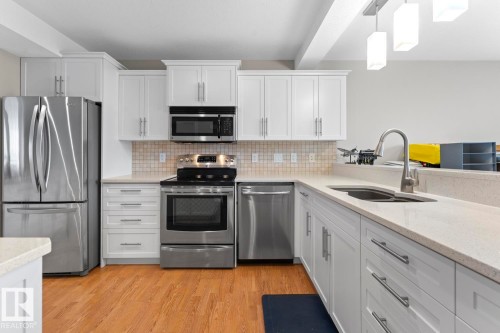 5 1001 7 Avenue, Cold Lake, AB - Indoor Photo Showing Kitchen With Stainless Steel Kitchen With Double Sink With Upgraded Kitchen