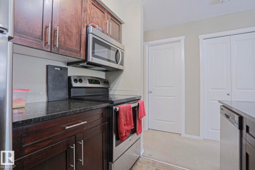 110 3207 James Mowatt Trail, Edmonton, AB - Indoor Photo Showing Kitchen
