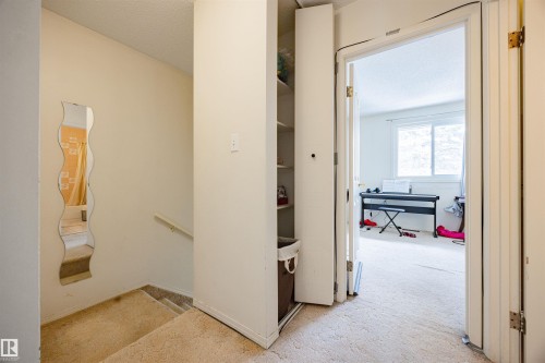 774 Abbottsfield Road Nw, Edmonton, AB - Indoor Photo Showing Other Room