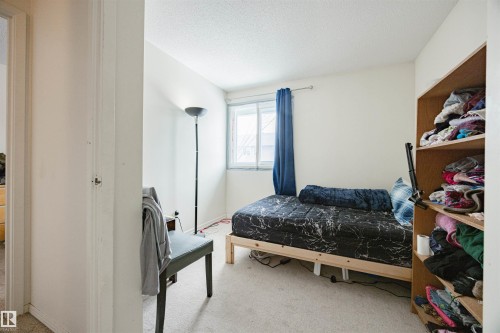 774 Abbottsfield Road Nw, Edmonton, AB - Indoor Photo Showing Bedroom