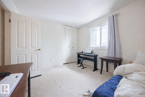 774 Abbottsfield Road Nw, Edmonton, AB - Indoor Photo Showing Bedroom