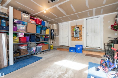 38 20 Augustine Crescent, Sherwood Park, AB - Indoor Photo Showing Garage