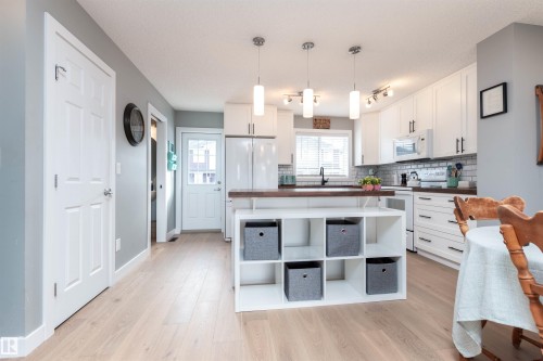 38 20 Augustine Crescent, Sherwood Park, AB - Indoor Photo Showing Kitchen With Upgraded Kitchen