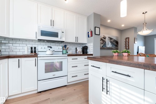 38 20 Augustine Crescent, Sherwood Park, AB - Indoor Photo Showing Kitchen