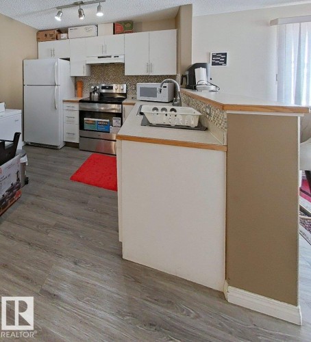 203 14708 50 Street, Edmonton, AB - Indoor Photo Showing Kitchen
