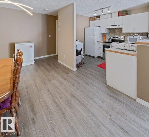 203 14708 50 Street, Edmonton, AB - Indoor Photo Showing Kitchen