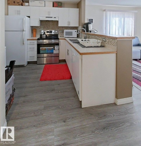 203 14708 50 Street, Edmonton, AB - Indoor Photo Showing Kitchen
