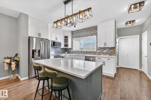 11 4367 Veterans Way, Edmonton, AB - Indoor Photo Showing Kitchen With Upgraded Kitchen