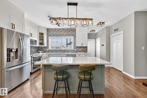 11 4367 Veterans Way, Edmonton, AB - Indoor Photo Showing Kitchen With Upgraded Kitchen