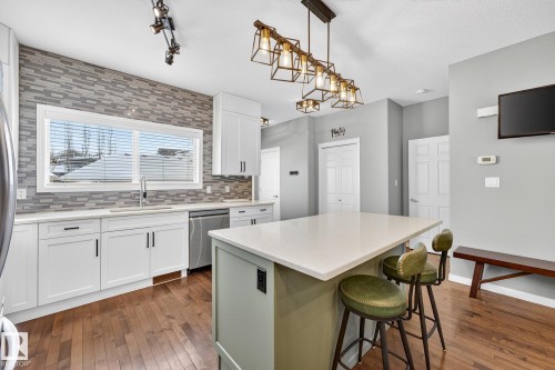 11 4367 Veterans Way, Edmonton, AB - Indoor Photo Showing Kitchen
