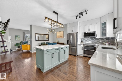 11 4367 Veterans Way, Edmonton, AB - Indoor Photo Showing Kitchen With Upgraded Kitchen