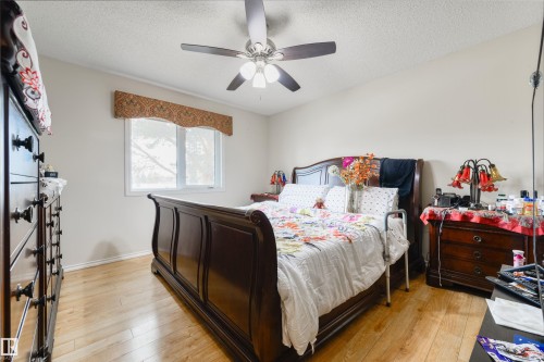 10840 25 Avenue, Edmonton, AB - Indoor Photo Showing Bedroom