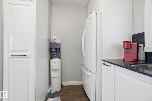 373 Kline Crescent, Edmonton, AB - Indoor Photo Showing Kitchen