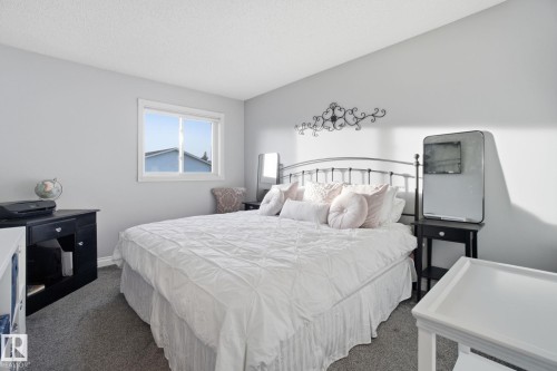 373 Kline Crescent, Edmonton, AB - Indoor Photo Showing Bedroom