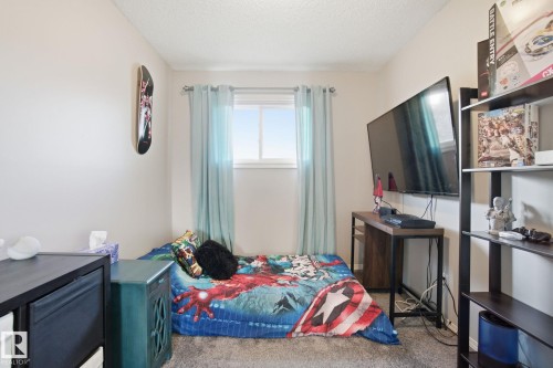 373 Kline Crescent, Edmonton, AB - Indoor Photo Showing Bedroom