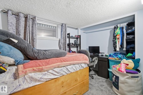 373 Kline Crescent, Edmonton, AB - Indoor Photo Showing Bedroom