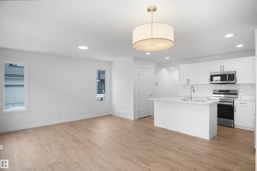 59 19904 31 Avenue, Edmonton, AB - Indoor Photo Showing Kitchen