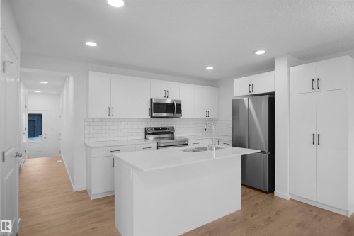 59 19904 31 Avenue, Edmonton, AB - Indoor Photo Showing Kitchen With Double Sink With Upgraded Kitchen