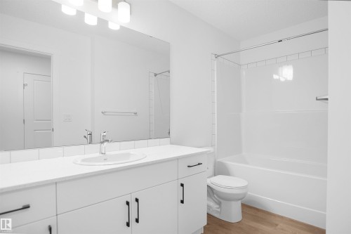 59 19904 31 Avenue, Edmonton, AB - Indoor Photo Showing Bathroom