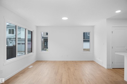 59 19904 31 Avenue, Edmonton, AB - Indoor Photo Showing Other Room
