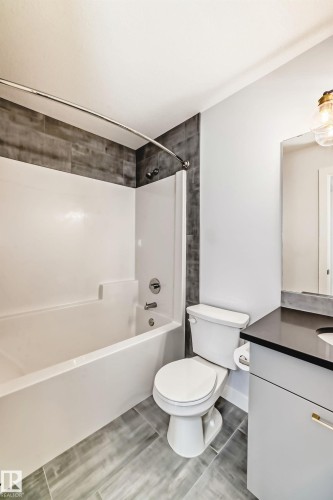 9411 Pear Crescent, Edmonton, AB - Indoor Photo Showing Bathroom