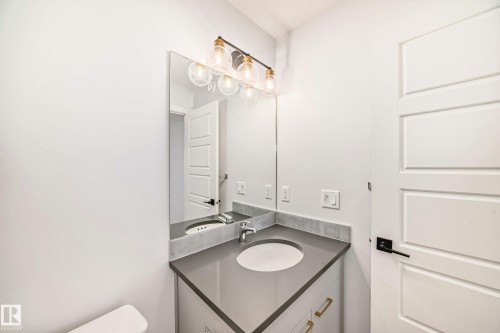 9411 Pear Crescent, Edmonton, AB - Indoor Photo Showing Bathroom