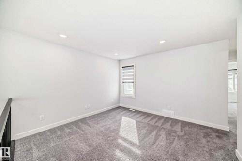 9411 Pear Crescent, Edmonton, AB - Indoor Photo Showing Other Room