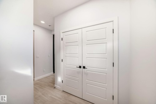 9411 Pear Crescent, Edmonton, AB - Indoor Photo Showing Other Room