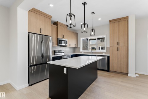 112 Edgemont Wynd Nw, Edmonton, AB - Indoor Photo Showing Kitchen With Upgraded Kitchen