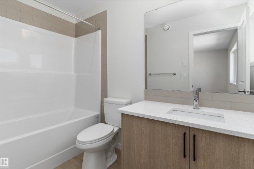112 Edgemont Wynd Nw, Edmonton, AB - Indoor Photo Showing Bathroom