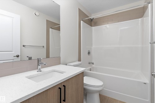 112 Edgemont Wynd Nw, Edmonton, AB - Indoor Photo Showing Bathroom