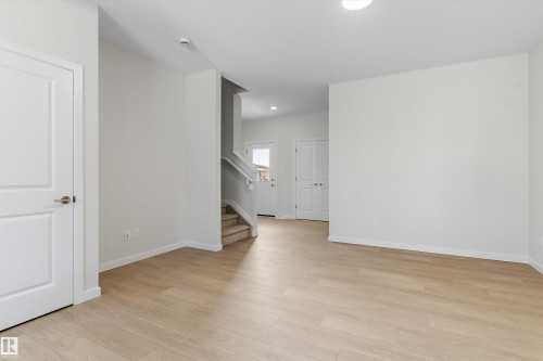 112 Edgemont Wynd Nw, Edmonton, AB - Indoor Photo Showing Other Room