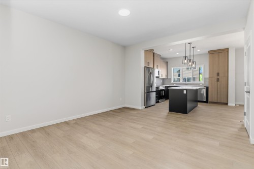 112 Edgemont Wynd Nw, Edmonton, AB - Indoor Photo Showing Kitchen