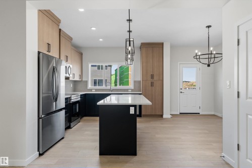 112 Edgemont Wynd Nw, Edmonton, AB - Indoor Photo Showing Kitchen With Upgraded Kitchen