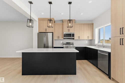 112 Edgemont Wynd Nw, Edmonton, AB - Indoor Photo Showing Kitchen With Upgraded Kitchen