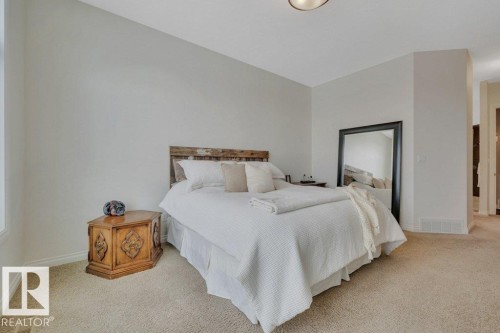 3262 Whitelaw Drive, Edmonton, AB - Indoor Photo Showing Bedroom