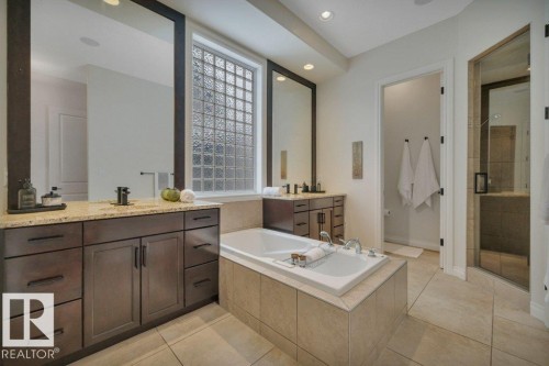 3262 Whitelaw Drive, Edmonton, AB - Indoor Photo Showing Bathroom