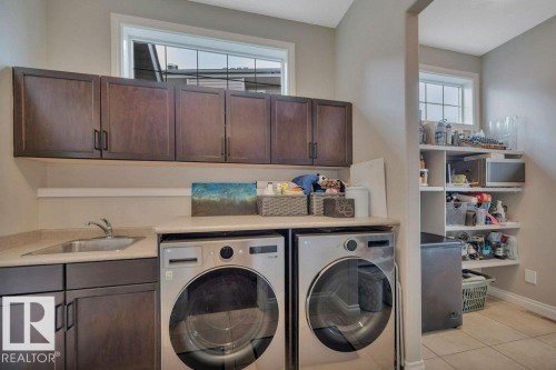 3262 Whitelaw Drive, Edmonton, AB - Indoor Photo Showing Laundry Room