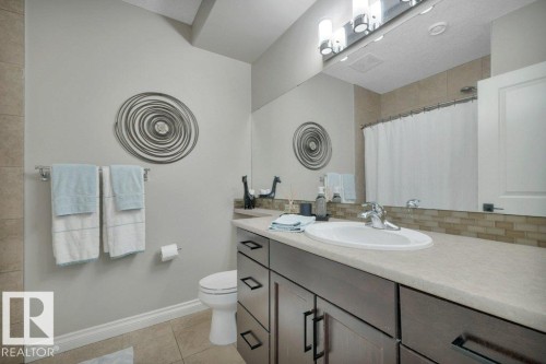 3262 Whitelaw Drive, Edmonton, AB - Indoor Photo Showing Bathroom