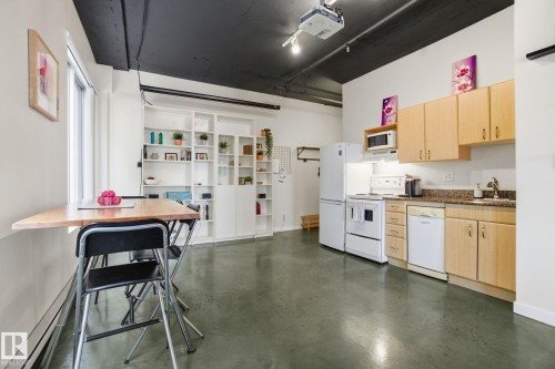 509 10024 Jasper Avenue, Edmonton, AB - Indoor Photo Showing Kitchen