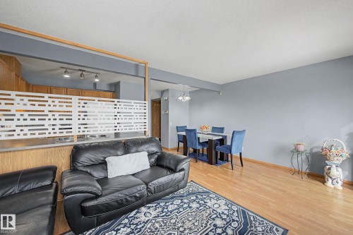 79 16823 84 Street, Edmonton, AB - Indoor Photo Showing Living Room